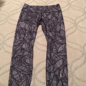 Lululemon wunder under black and white pants